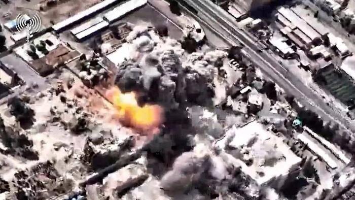 Удар Израиля по штаб-квартире правительства Ирана. Обложка © Telegram / צה״ל - הערוץ הרשמי