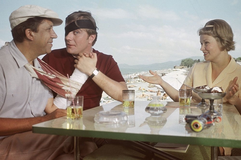    Кадр из фильма "Бриллиантовая рука" (1968 год)/РИА Новости