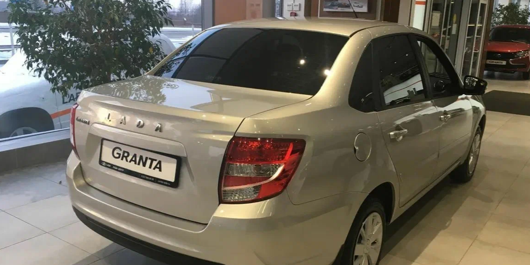 Лада Гранта получила новые комплектации. Сколько теперь стоит Гранта седан?