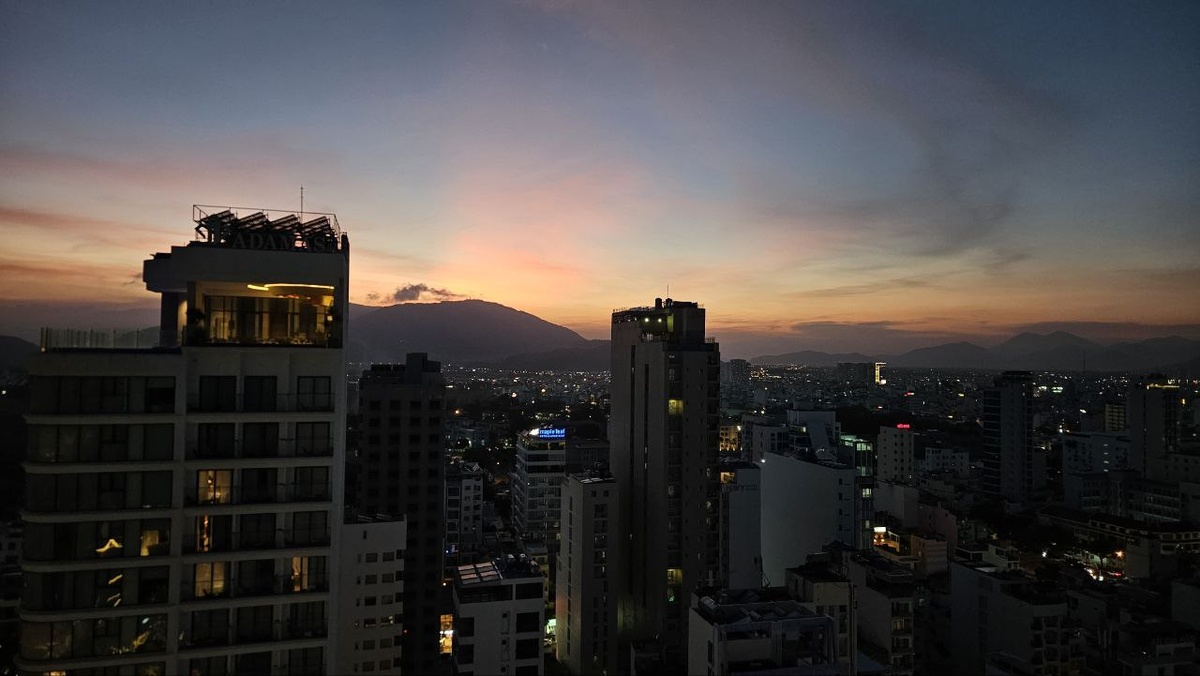 ЗАкаты очень крутые видно с 22 этажа. Aaron Hotel