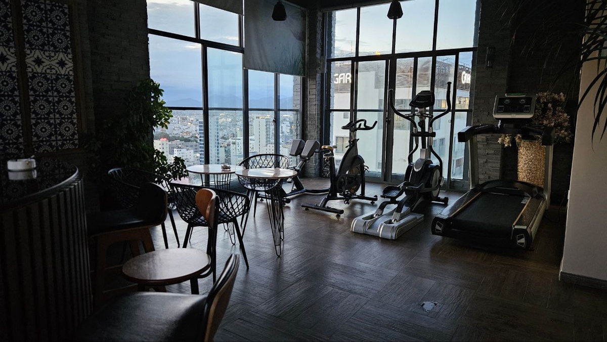 Тренажерный зал на крыше Aaron Hotel