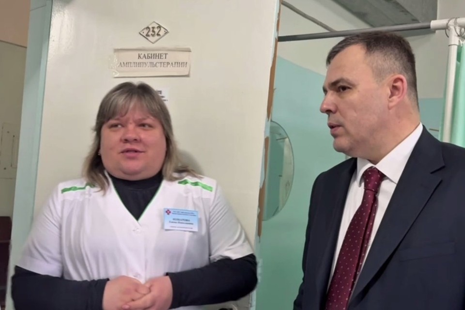    Руководитель Минздрава ДНР проверил работу Шахтерской центральной больницы. Фото: ТГ/Масников
