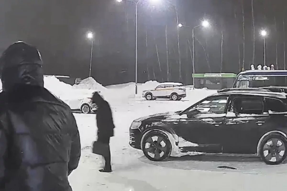    На Каширском шоссе из машины украли портфель с 10 миллионами рублей