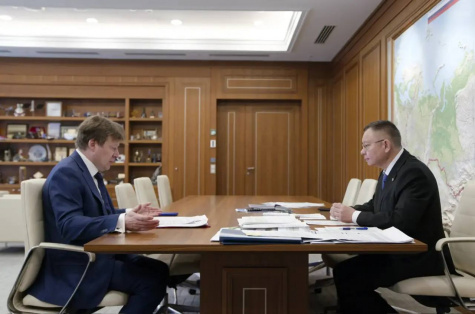 Глава Минстроя России Ирек Файзуллин провел рабочую встречу с президентом Национального объединения строителей (НОСТРОЙ) Антоном Глушковым. Стороны обсудили создание прозрачной системы оценки подрядных организаций, внедрение нового стандарта отделочных работ и развитие института независимой оценки квалификации (НОК) в отрасли.