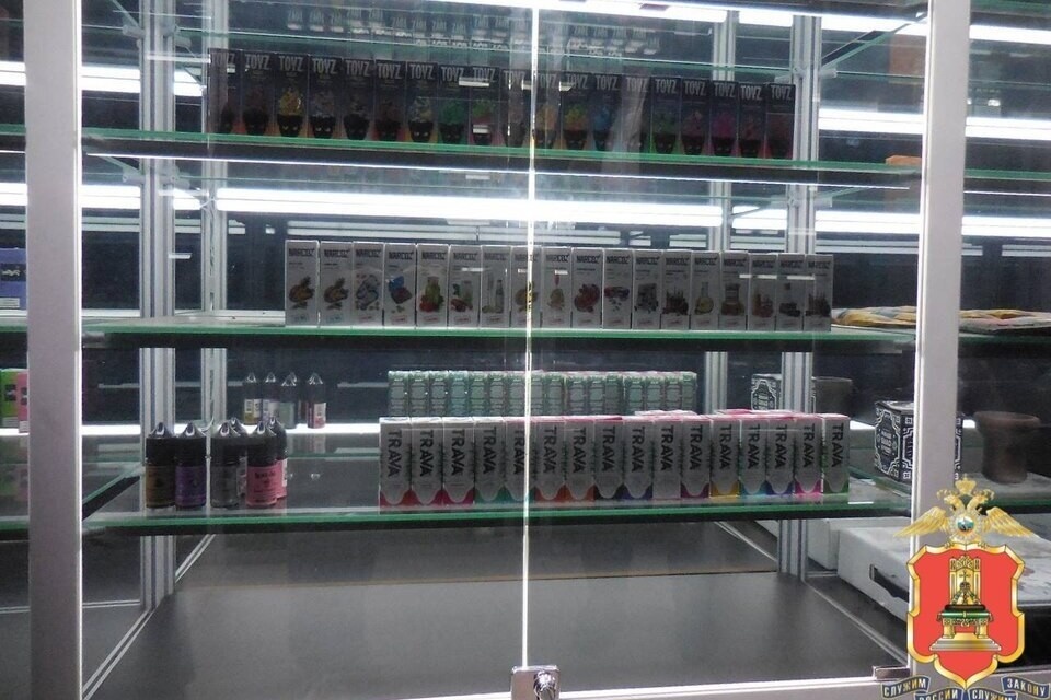    Оперативники изъяли более двух тысяч единиц немаркированного товара. Фото: МВД Тверской области.