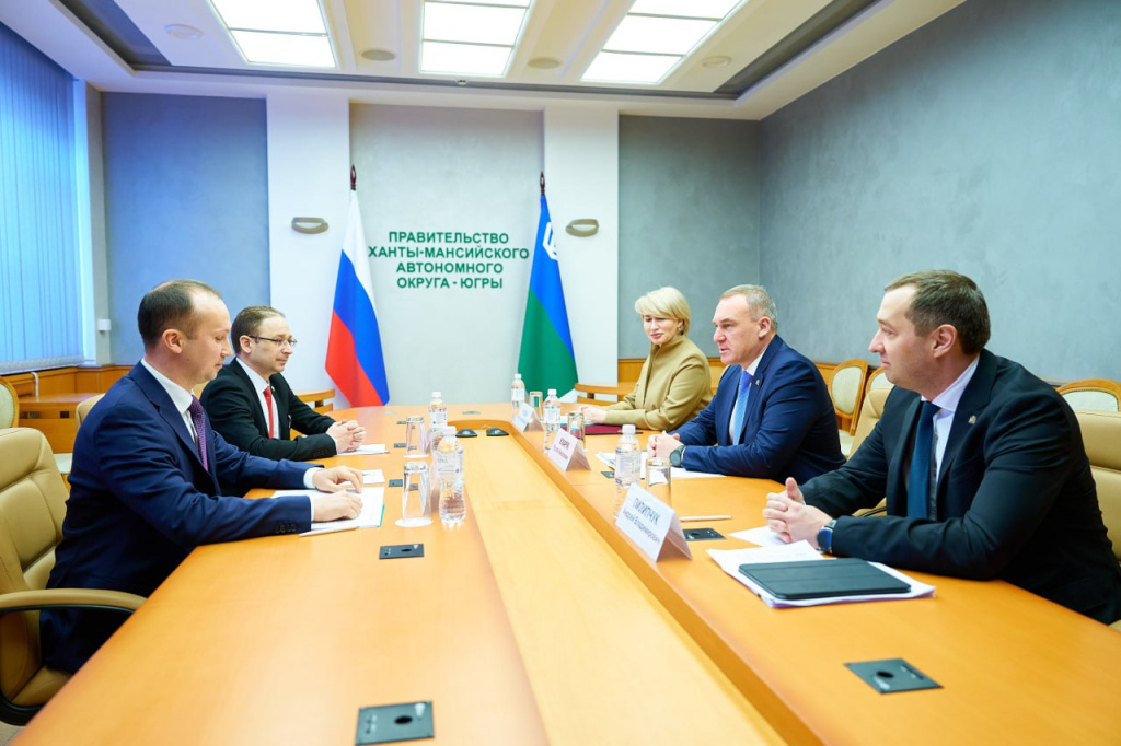    Губернатор Югры и замглавы ФАС обсудили защиту прав потребителей