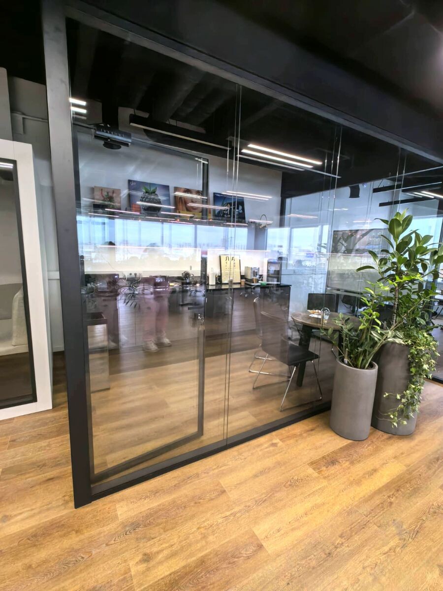 Покраска стен и потолка в офисе компании ТАРГЕТ