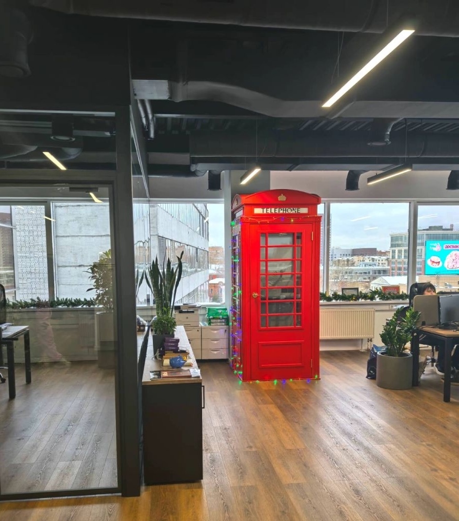 Покраска стен и потолка в офисе компании ТАРГЕТ