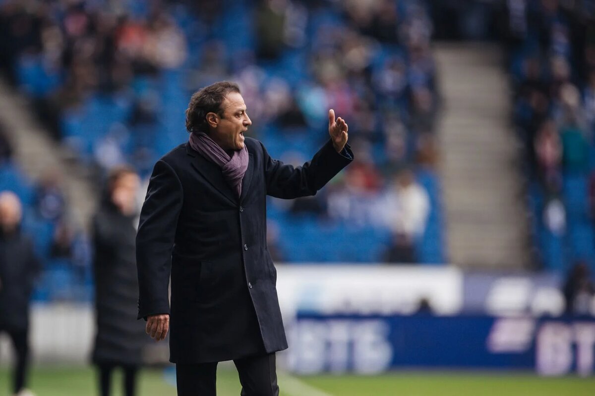 Главный тренер "Динамо" Ролан Гусев. 