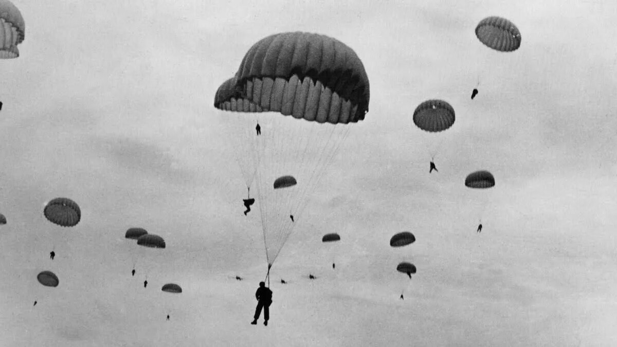 Парашютисты СССР, 1941 год. Источник: https://clck.su/wWXLI