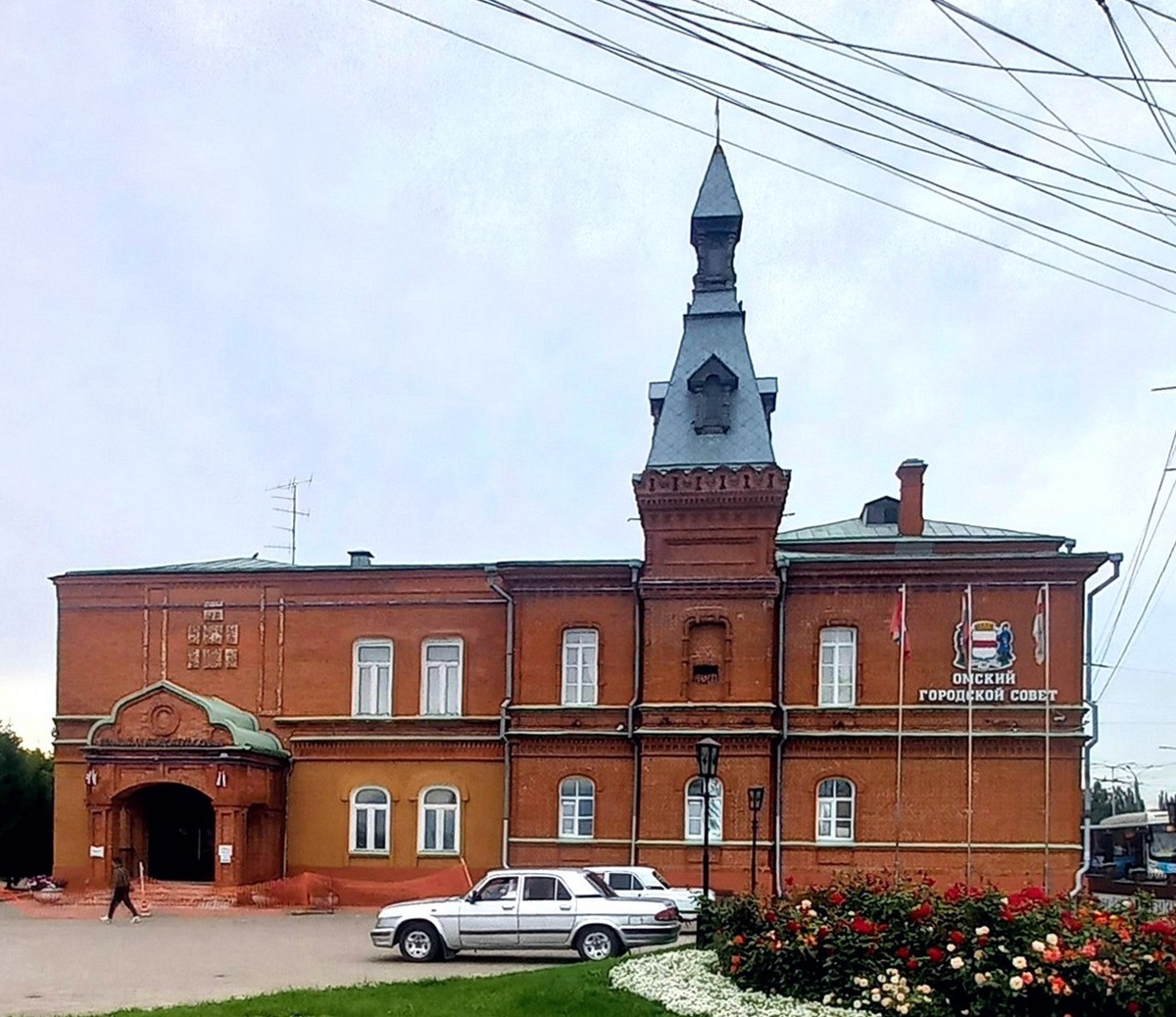 Молодцы, омичи. Это вам не коробки из стекла и бетона, которыми щедро утыканы центры наших городов. 