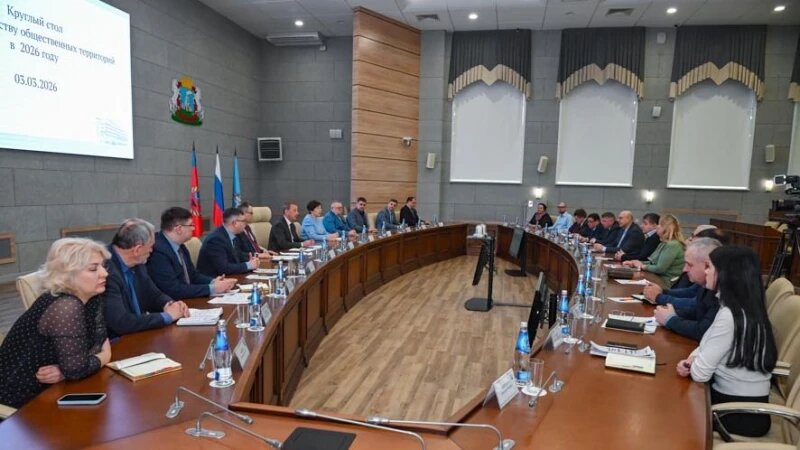     Круглый стол по теме благоустройства в 2026 году общественных территорий Барнаула в рамках национального проекта «Инфраструктура для жизни». Фото предоставлено пресс-службой Администрации Барнаула.