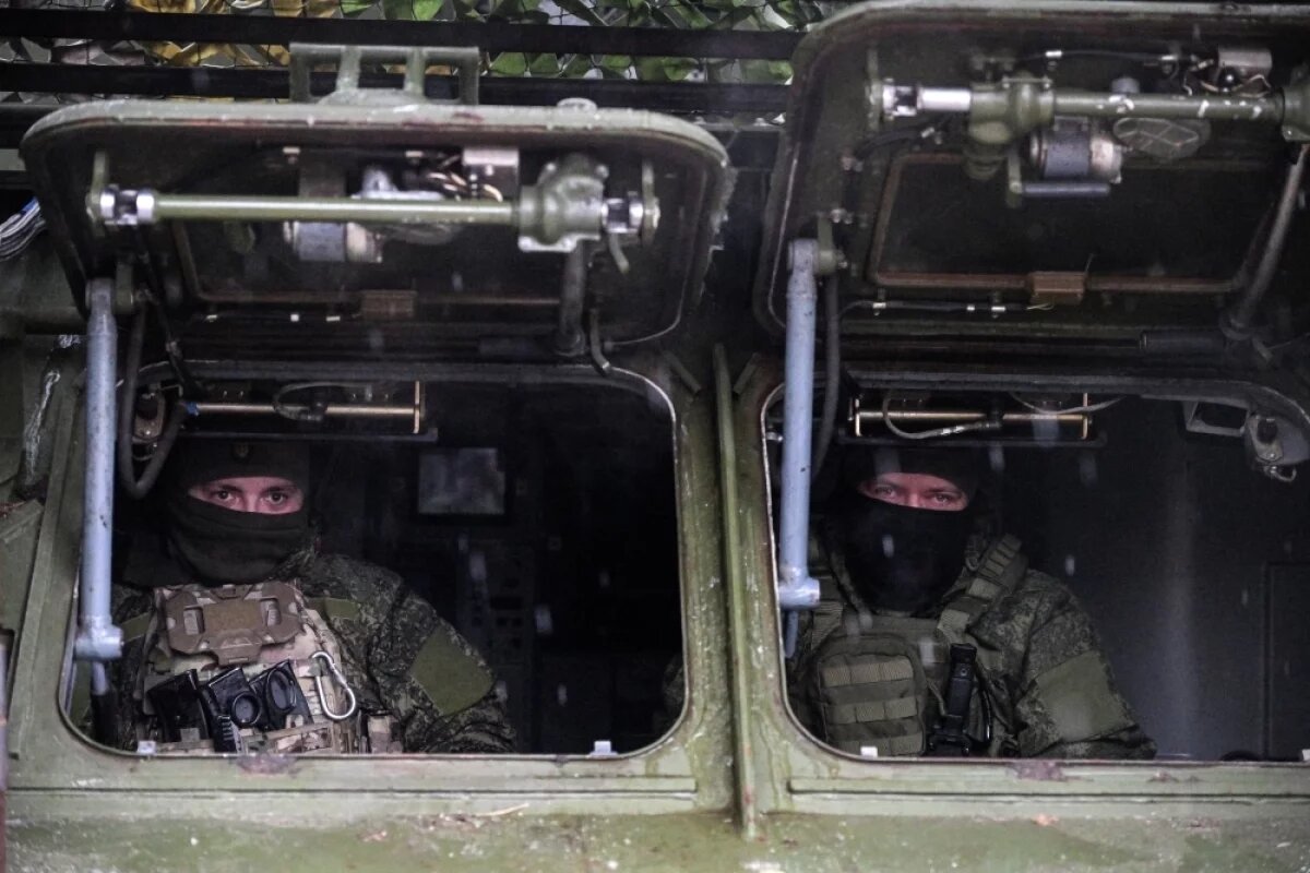    Военнослужащие группировки войск «Запад» ВС РФ на боевом дежурстве расчета ЗРК «Тор».