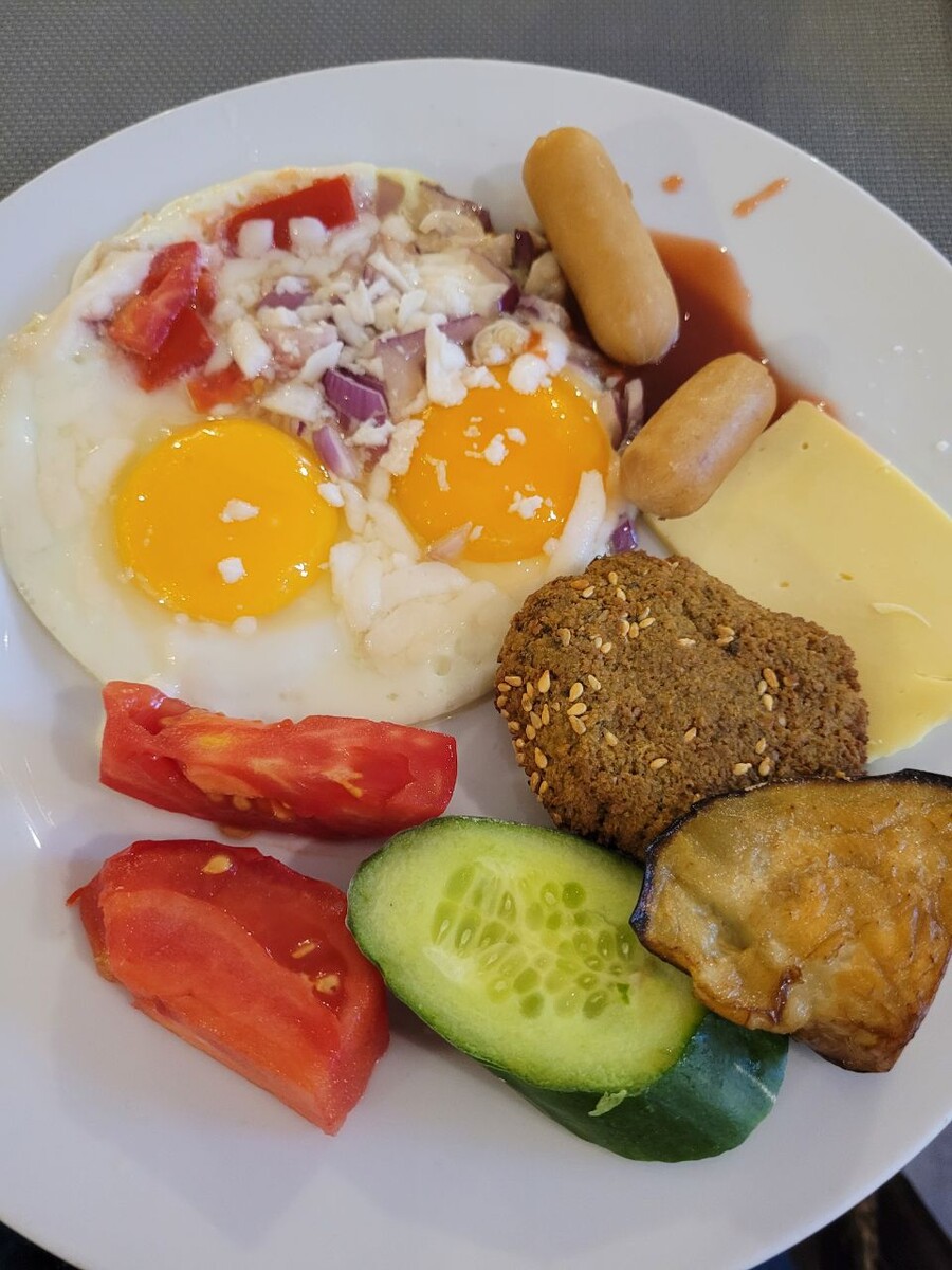 В недорогих 4* Египта можно стоять в очереди за яичницей по 15 минут каждое утро