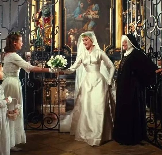 Звуки музыки: свадебное платье