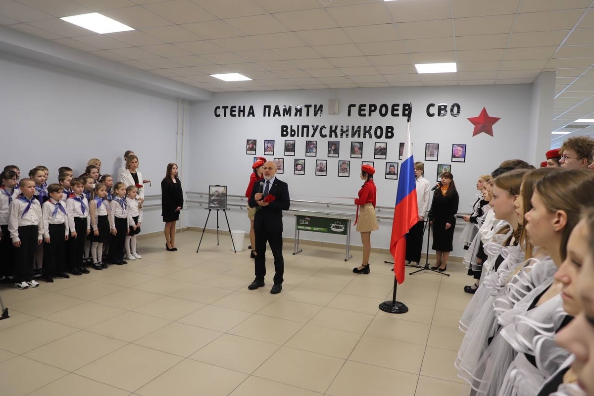    В Кеми открыли "Парту Героя" в честь бойца СВО© ЗС РК