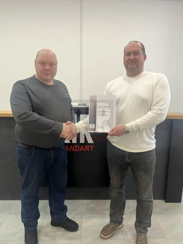 Директор БашАгроПартнёр Набиуллин Ильдар в офисе завода зерносушилок ООО «Завод «РИР-стандарт»