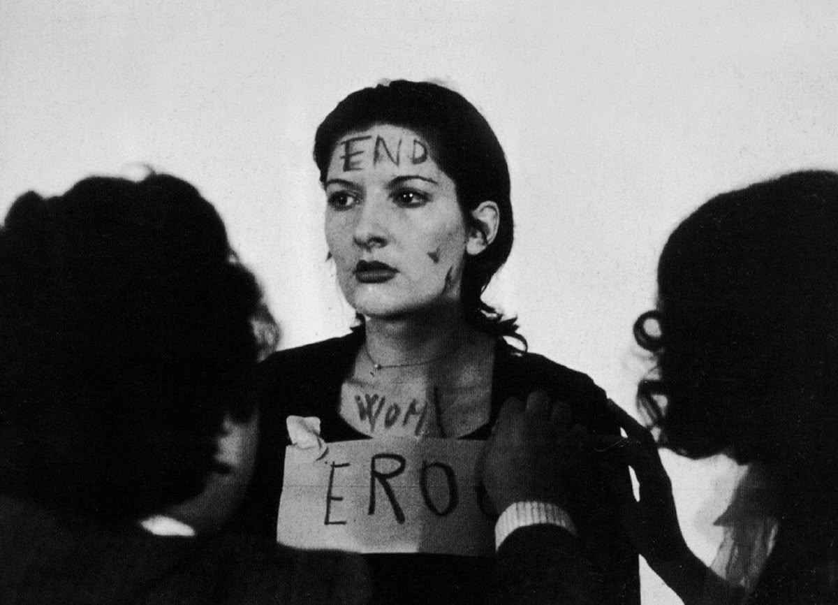 Мария Абрамович - перформанс