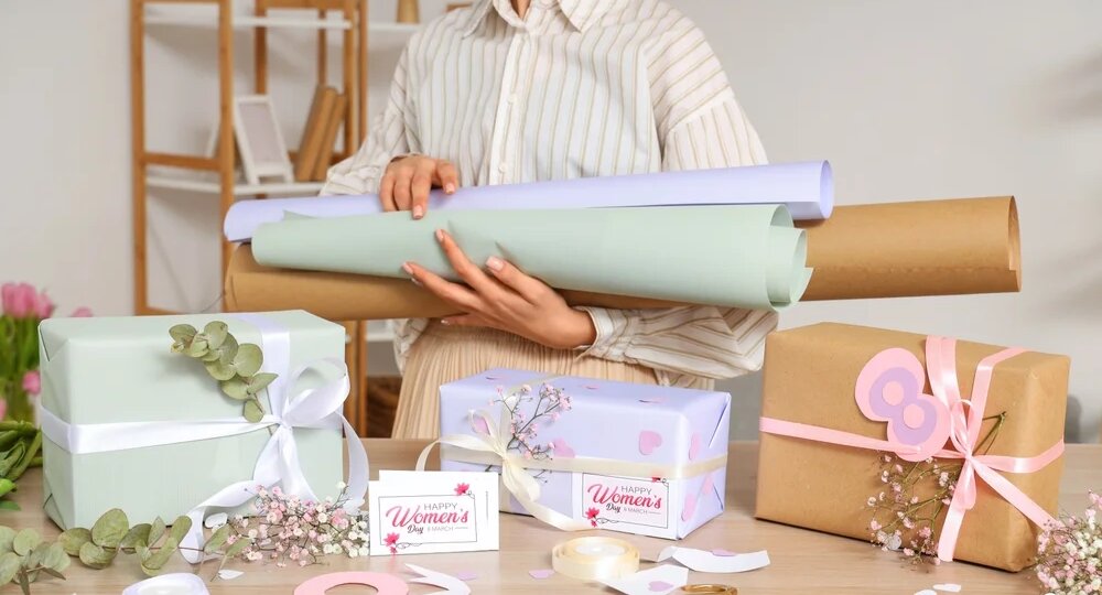 Как поздравить с 8 Марта без шаблонов? Большой гид по подаркам