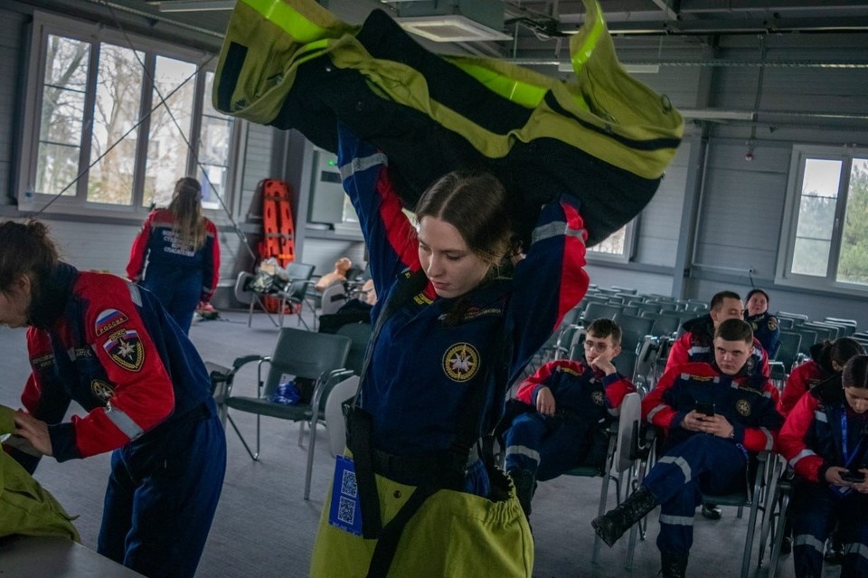    Будущих спасателей учили находить пострадавших и действовать в условиях ЧП. Фото: ВСКС