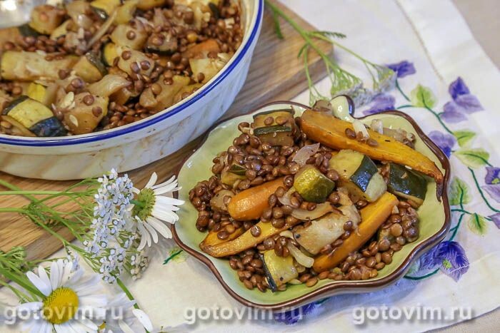 Чечевица с овощами в духовке