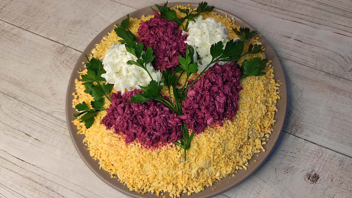 Весенний салат "Букет сирени". Фото автора. 