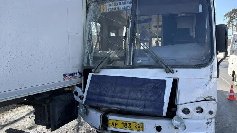     ДТП с участием автобуса и грузовика Госавтоинспекция края