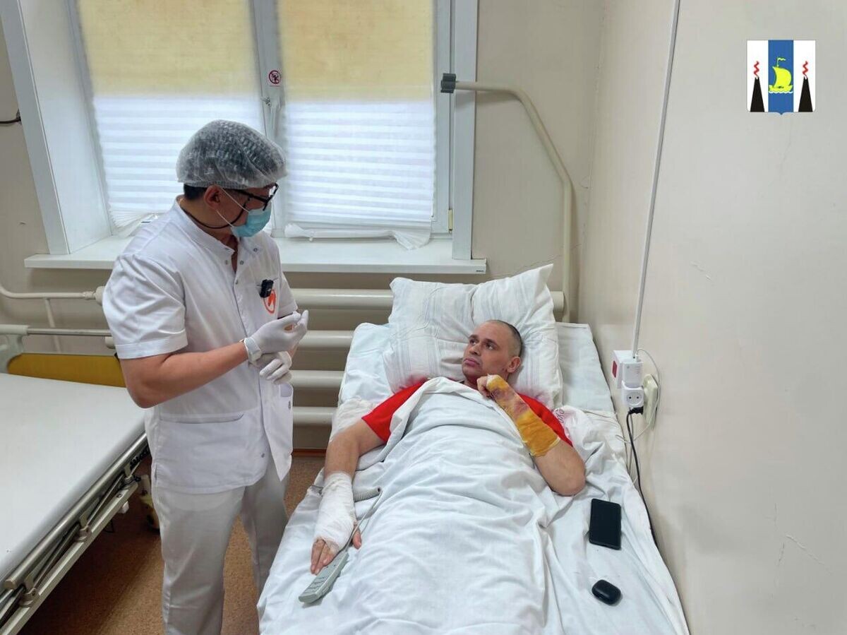    Житель Сахалина, получивший ожоги после падения в колодец с кипятком, в больнице | © Фото : правительство Сахалинской области/Telegram