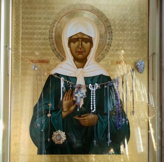 Какую молитву прочесть 8 марта: "Помоги донести житейский свой Крест, снести вся тяготы жития и не потеряти в нем образ Божий"