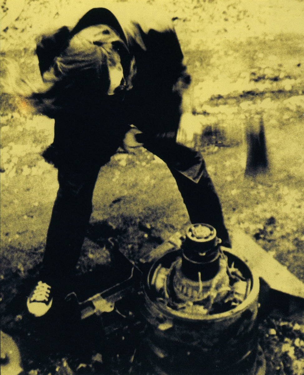 Егор Летов в процессе создания конкретной музыки. Фото ресурса ГрОб-Хроники.