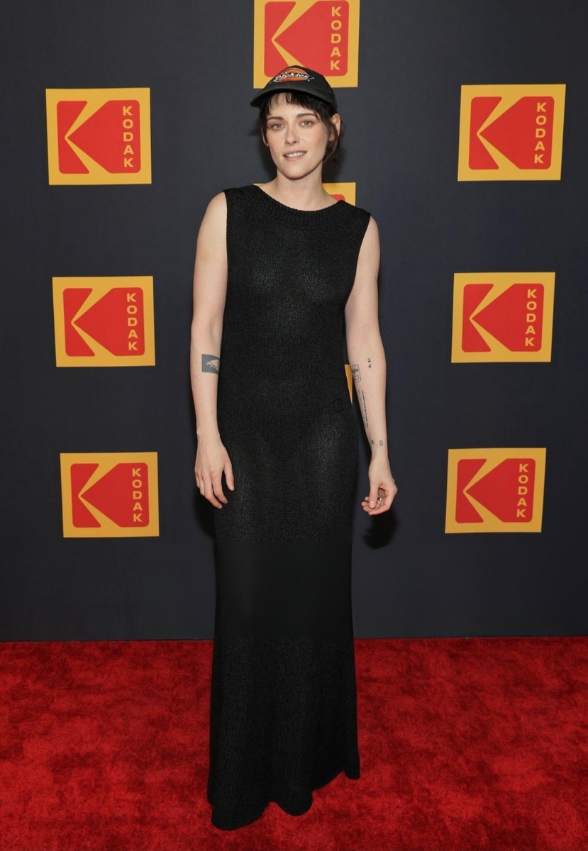 Кристен Стюарт на красной дорожке Кodak Film Awards 2026. Стилист: Тара Свеннен. Материал: Getty Images.