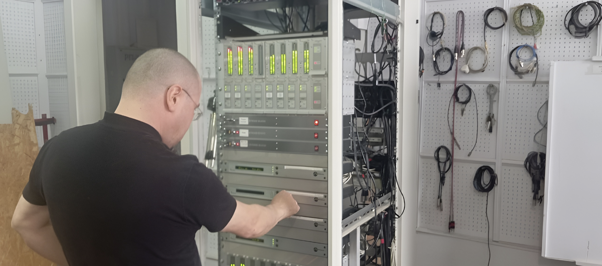 Источник: https://rfrit.ru/news/na-gtrk-samara-nachalas-modernizatsiia-oborudovaniia-radiokompleksa/