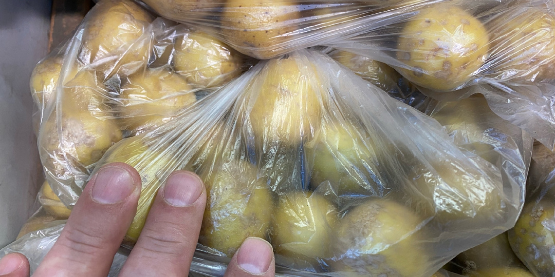 Нашёл в магазине 3 продукта, которые помогут пережить трудные времена, когда тебе назначили пенсию в 20 194 рубля