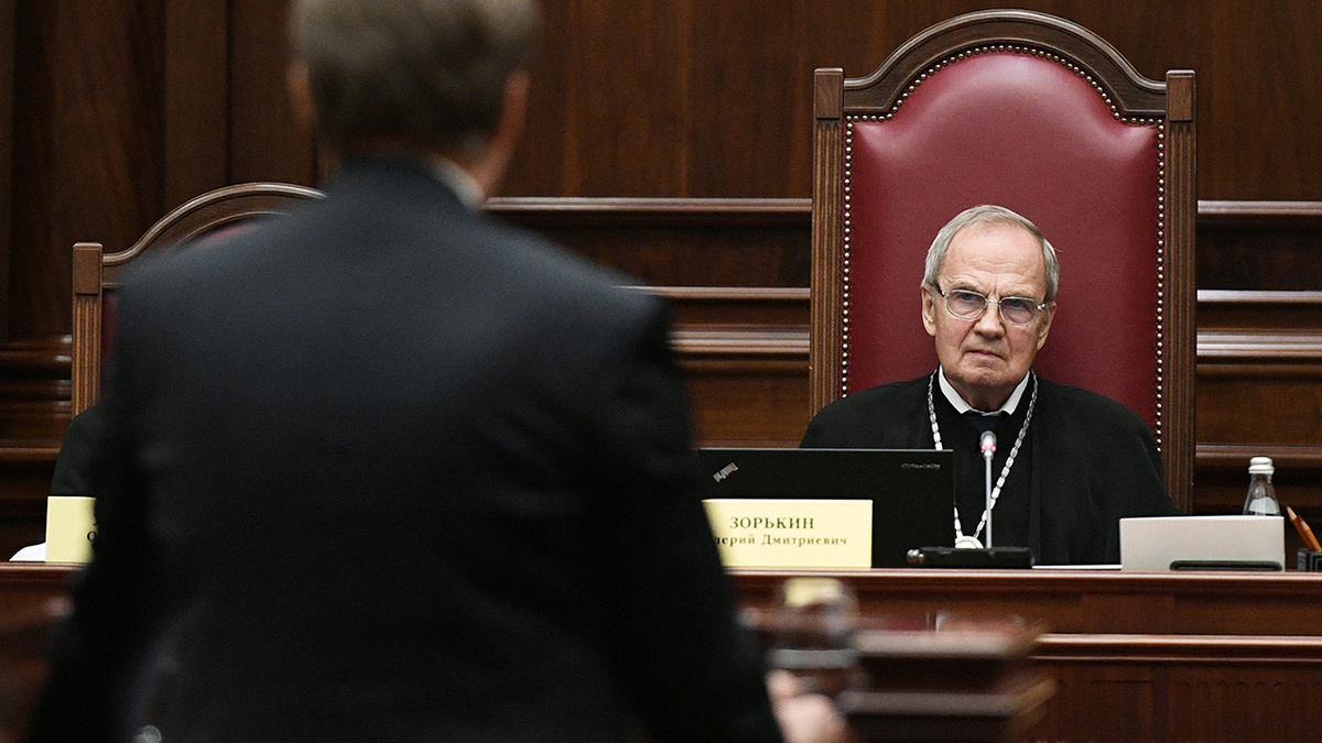 Конституционный суд напомнил регионам об ответственности перед сиротами