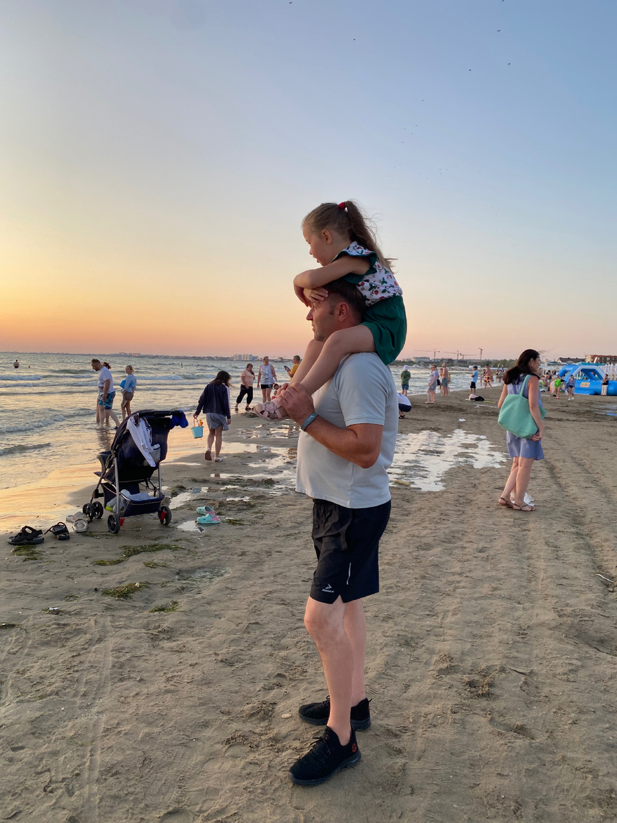 Ездим на папе всей семьей