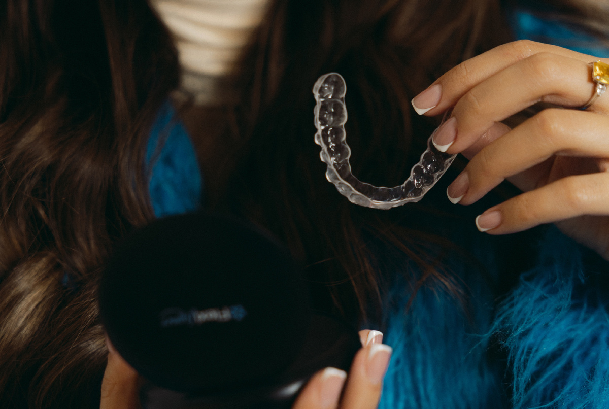 Элайнеры — полностью прозрачные капы из медицинского полимера для исправления прикуса, изготовленные с помощью современных 3D-технологий. 