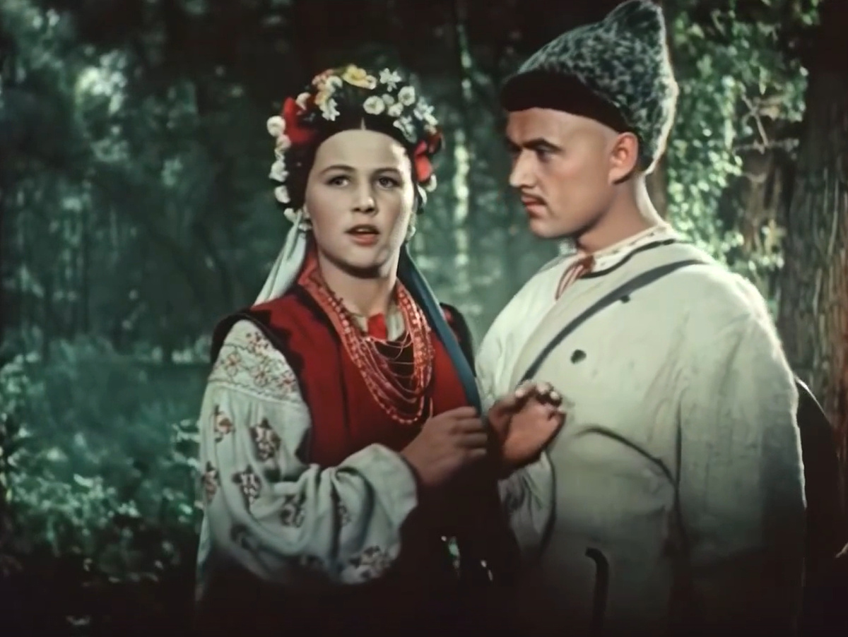 Кадр из кинофильма "Майская ночь, или Утопленница", 1952 г., режиссер Александр Роу, сценарист Константин Исаев, композитор Сергей Потоцкий (скриншот)
