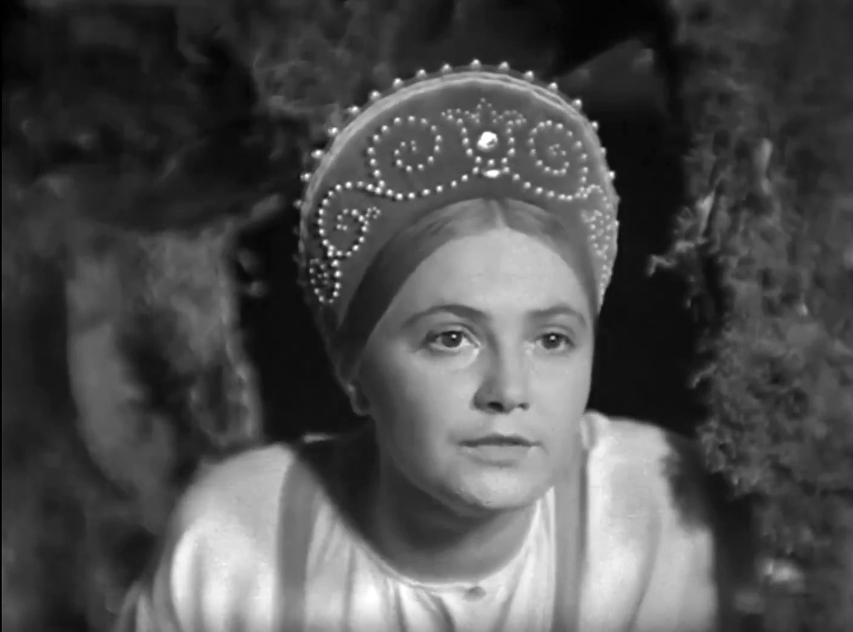 Кадр из кинофильма "Василиса Прекрасная", 1939 г., режиссер Александр Роу, сценаристы Галина Владычина, Ольга Нечаева, Владимир Швейцер, композитор Леонид Половинкин (скриншот) 