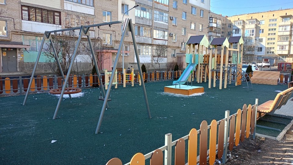    В регионе появляются красивые детские площадки Денис ДОРОФЕЕВ
