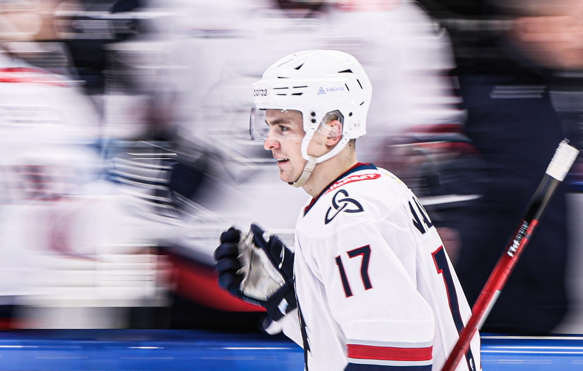    Форвард "Нефтехимика" Матвей Надворный  Сергей Савостьянов/ТАСС