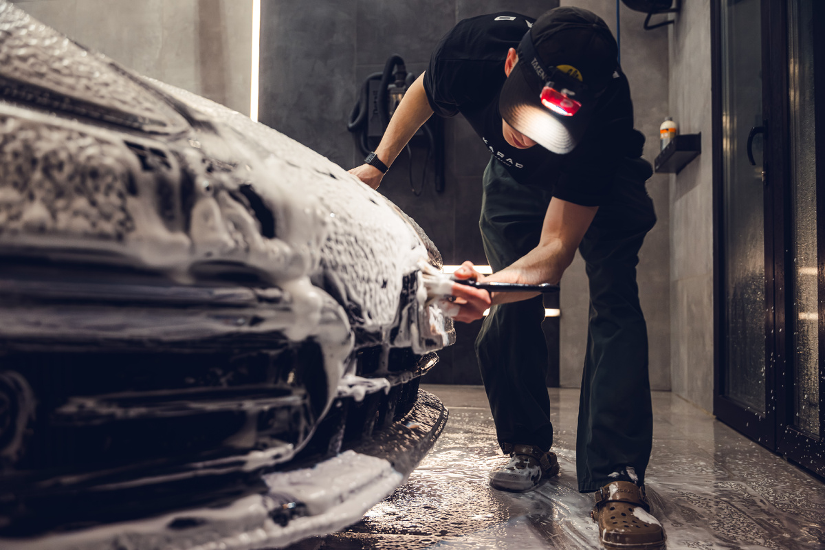 Удаление реагентов с кузова автомобиля