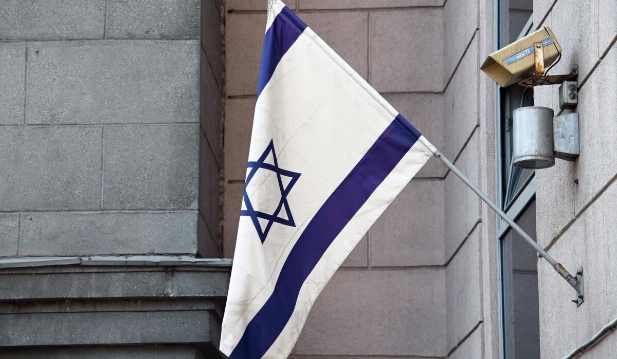     Флаг на здании генерального консульства Израиля в Санкт-Петербурге. Источник: © РИА Новости Автор фото: Алексей Даничев