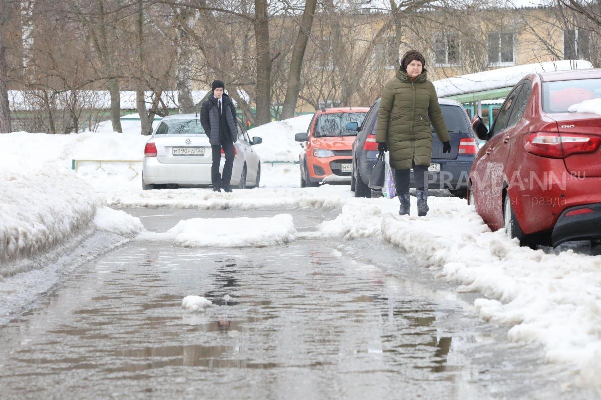    Работа по откачке воды с улиц активизировалась из-за интенсивного выпадения мокрого снега