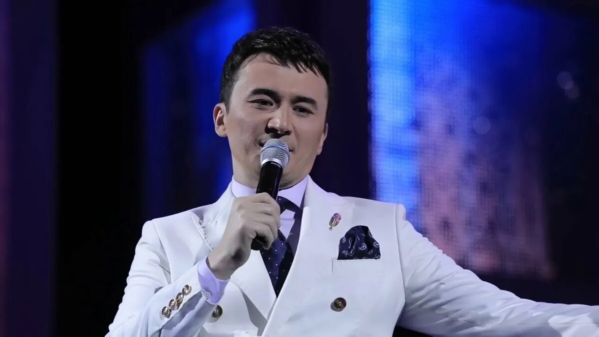    В какой-то момент певец лишился лицензии на выступления в Узбекистане. Причиной стал отказ участвовать в одном из мероприятий. Однако вскоре он нашел компромисс с Узбекконцертом, организовав благотворительный концерт, и смог вернуться на сцену