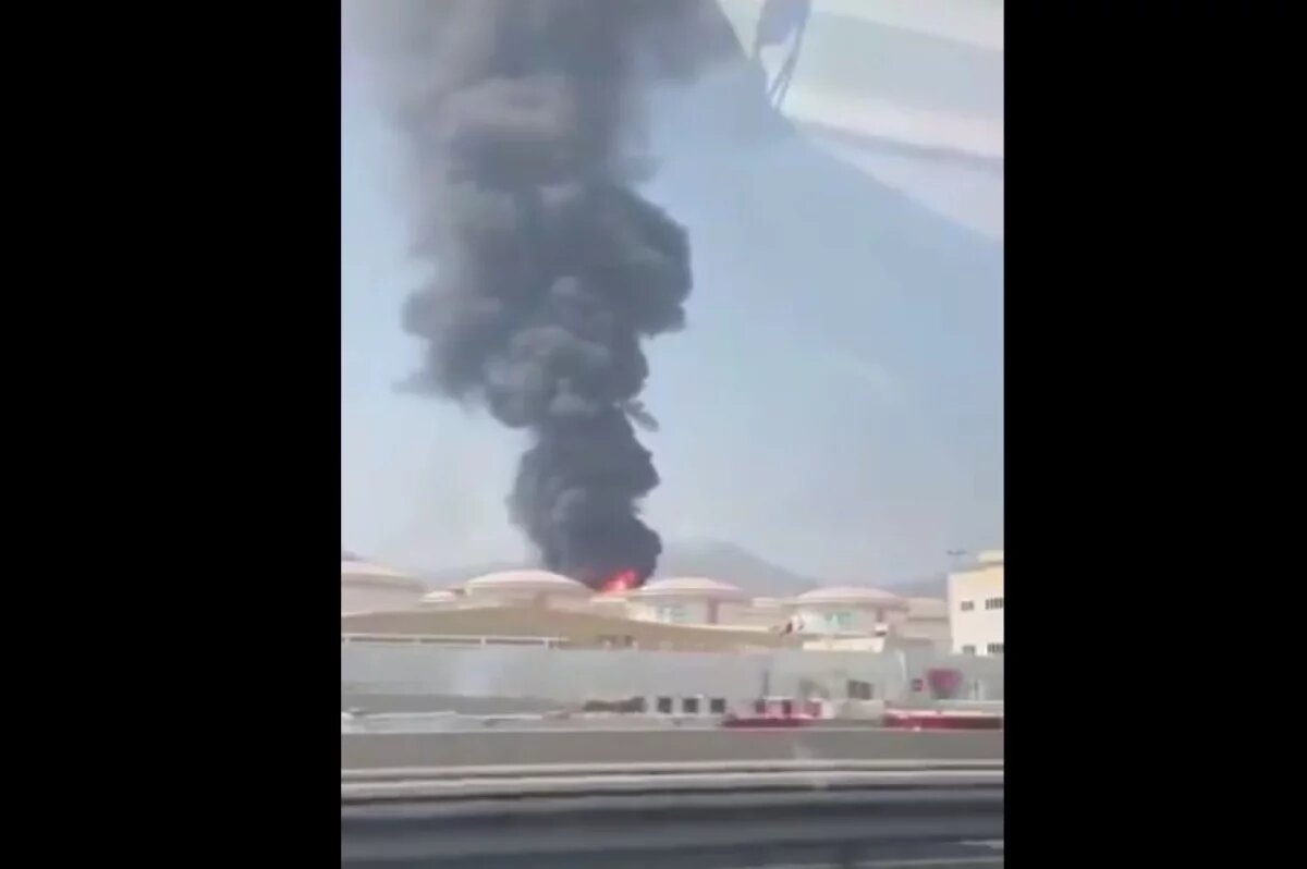    Опубликованы кадры крупного пожара в порту Фуджейра в ОАЭ