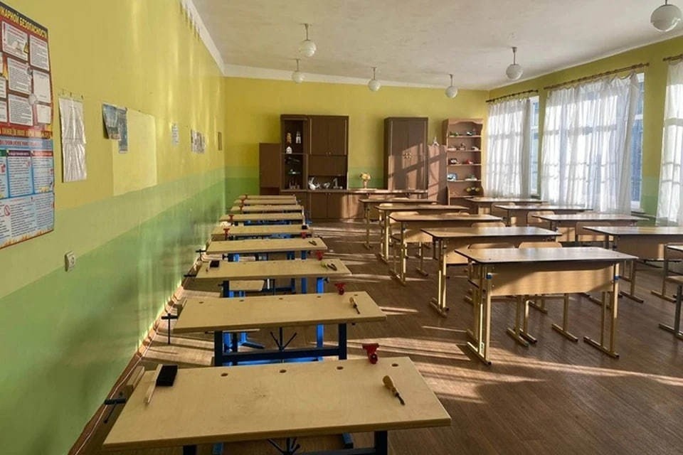    В ДНР продолжается обновление школьных кабинетов новым оборудованием. Фото: ТГ/Пушилин
