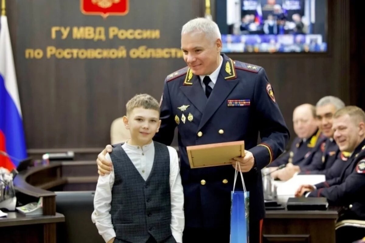    На Дону наградили 10-летнего мальчика, который помог задержать преступника