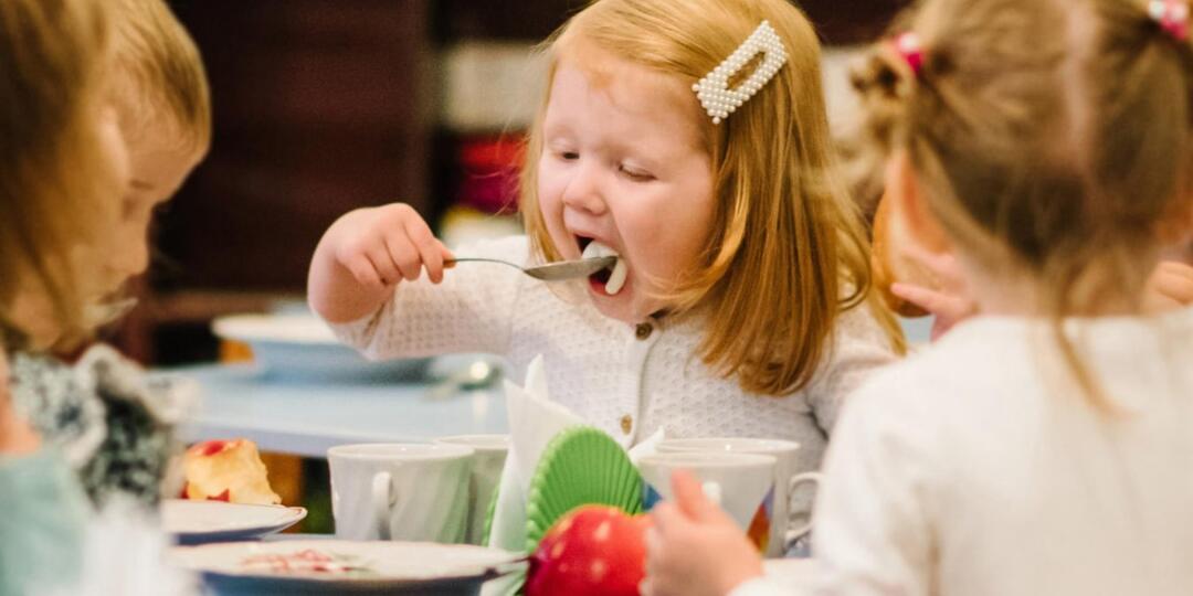 Курица в томатной подливе: ужин, который едят даже дети-малоежки и просят повторить