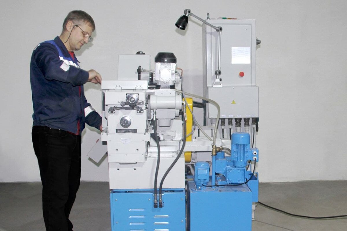   Бесцентрошлифовальный станок