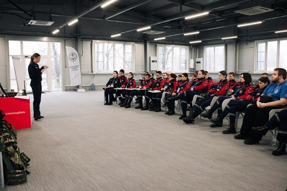    50 волонтеров Всероссийского студенческого корпуса спасателей (ВСКС) завершили программу интенсивной подготовки в центре созидания «Маяк» в Бердянске. Фото: ТГ-канал губернатора Херсонской области Владимира Сальдо